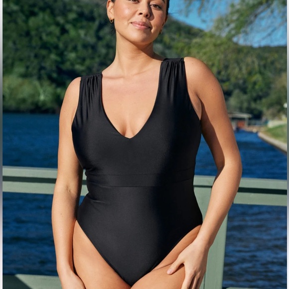 🆕The Ruched Backflip - Picture 2 of 3